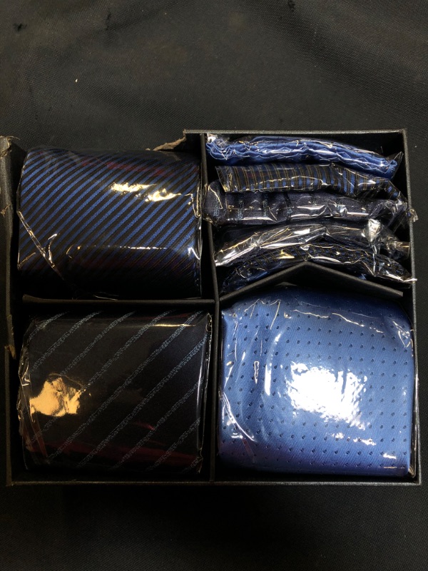 Photo 3 of Lot 3 PCS Neckties for Men Classic Business Collection Ties and Pocket Square Sets with Gift Box Silk Tie & Handkerchief
SIZE: ONE SIZE