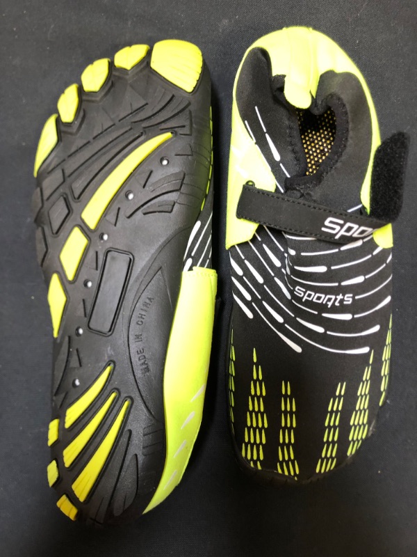 Photo 2 of Sports Water shoes for men color Lime green and black Size L