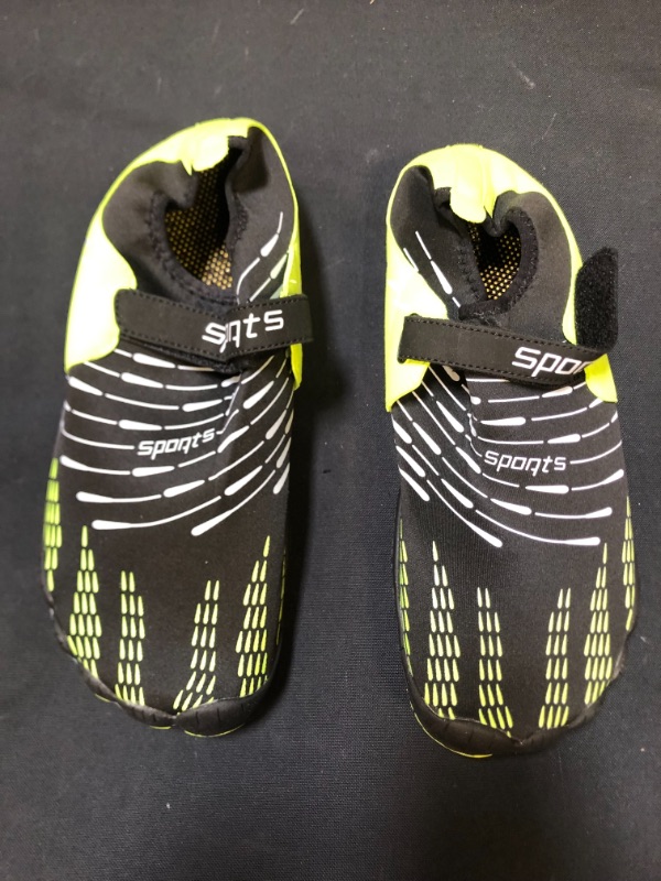 Photo 1 of Sports Water shoes for men color Lime green and black Size L