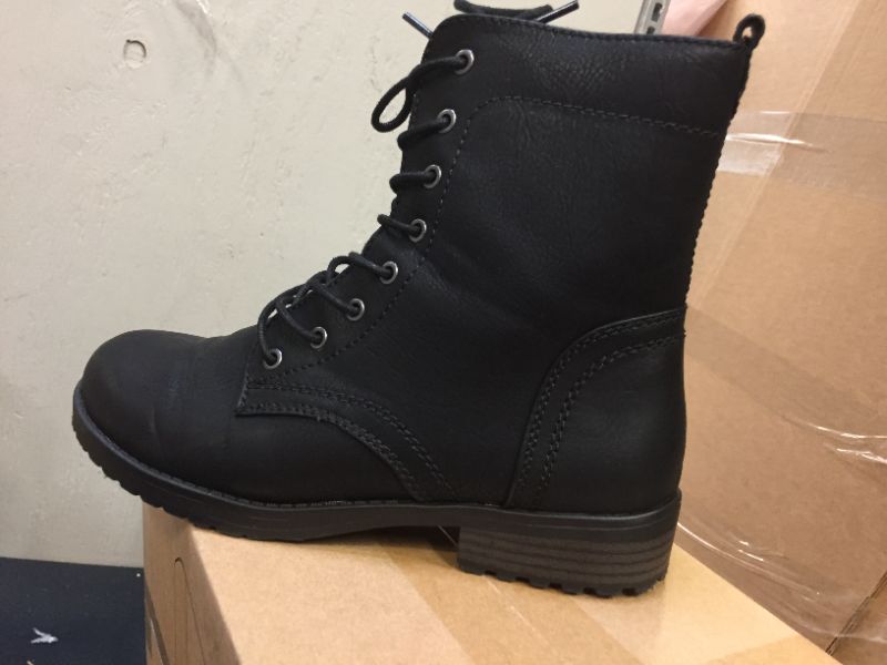 Photo 2 of Amazon Essentials Women's Lace-Up Combat Boot SIZE 6