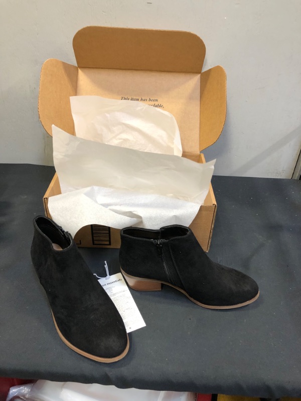 Photo 2 of Amazon Essentials Women's Ankle Boot --Size 8.5--