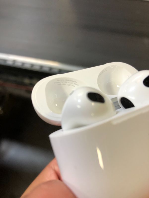 Photo 5 of Apple AirPods (3rd Generation) Wireless Earbuds with MagSafe Charging Case. Spatial Audio, Sweat and Water Resistant, Up to 30 Hours of Battery Life. Bluetooth Headphones for iPhone
- USED 