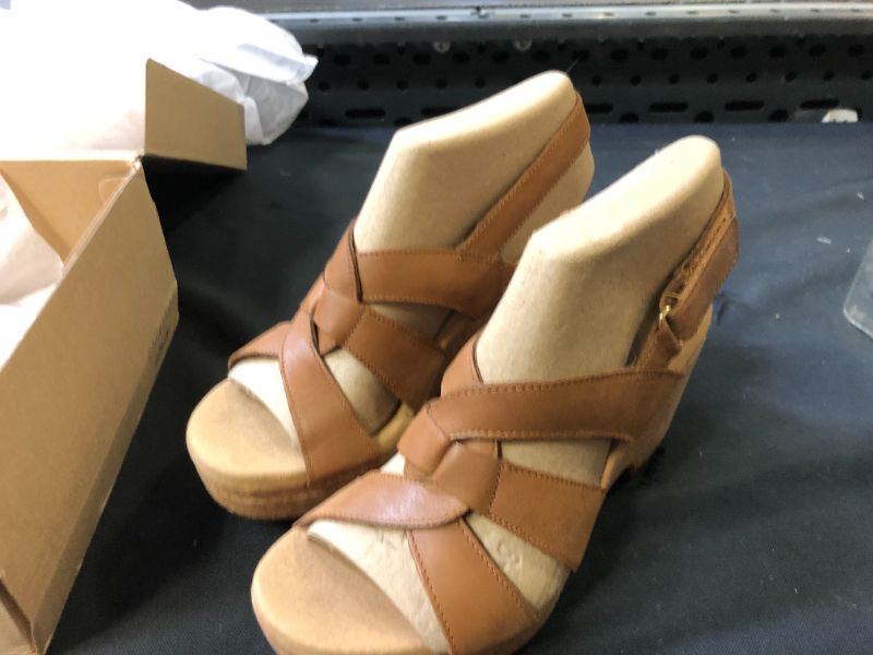 Photo 2 of Clarks Women's Giselle Beach Wedge Sandal
Size: 8
