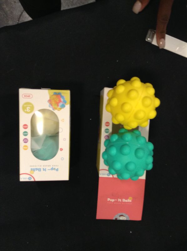 Photo 1 of POP IT BALL (2PACKS)