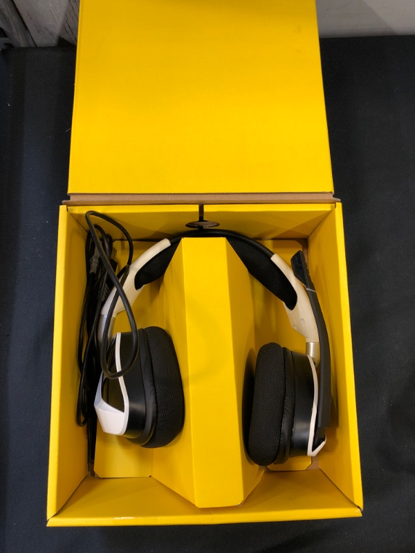 Photo 2 of Corsair VOID RGB Elite Wireless Premium Gaming Headset with 7.1 Surround Sound - Discord Certified - Works with PC, PS5 and PS4 - White (CA-9011202-NA)
