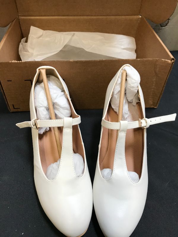 Photo 3 of DREAM PAIRS WHITE  CLOSED TOE PUMP SIZE 10