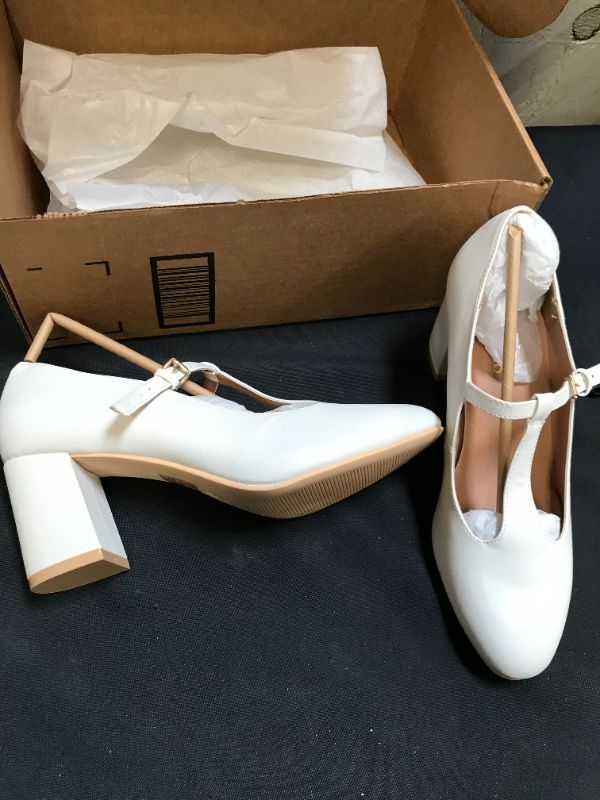 Photo 1 of DREAM PAIRS WHITE  CLOSED TOE PUMP SIZE 10