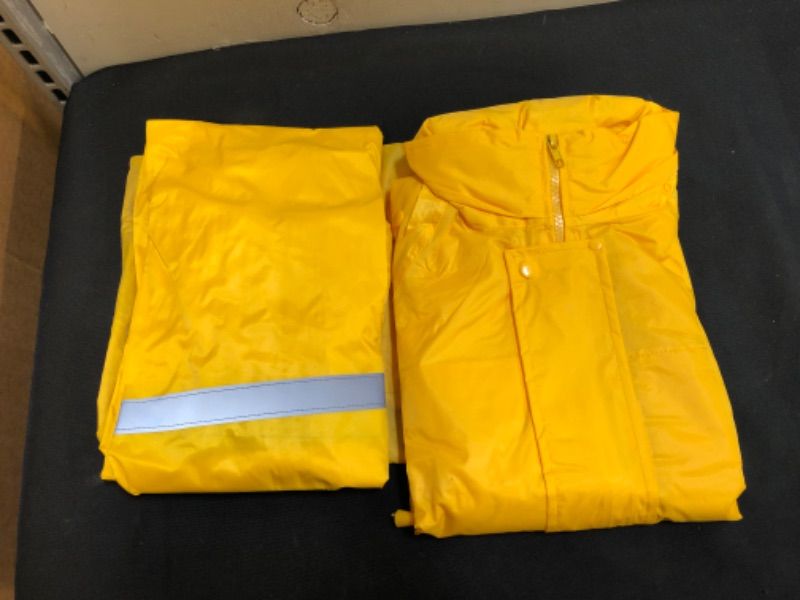 Photo 3 of 3-Piece Large Rain Suit. SIZE L
