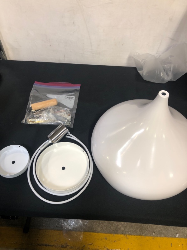 Photo 1 of 60 Watt Modern Elegance Pendant Hanging Lamp Metal Pendant Lighting Pendant Shade Chandeliers Hanging Lighting Retro Industrial lamp Vintage lampshade Pendant Light Fixtures (White)
