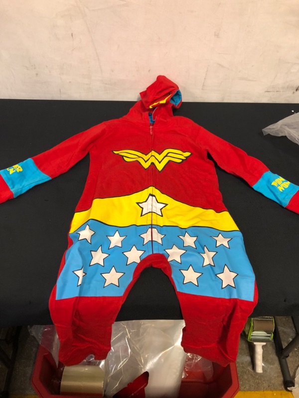 Photo 2 of Warner Bros. Coverall, Wonder Woman Bodysuit Creeper with Hood and Cape for Girls. SIZE 3T