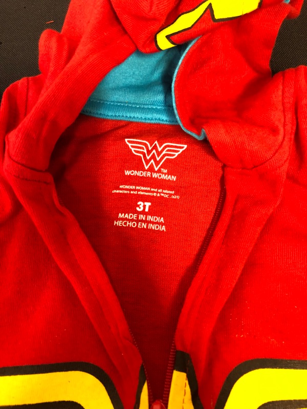 Photo 3 of Warner Bros. Coverall, Wonder Woman Bodysuit Creeper with Hood and Cape for Girls. SIZE 3T