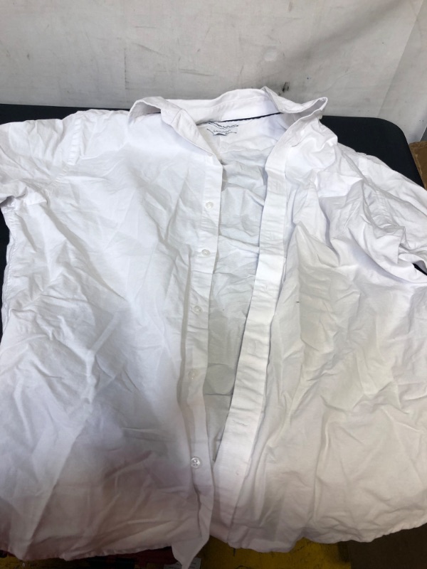 Photo 3 of BAG LOT OF MENS ITEM--- BUTTON UP SHIRT SIZE L, WHITE COLLOR SHIRT SIZE L, GAP JEANS SIZE 30 X30, AND 3 PAIR OF TAN SOCKS 
---JEANS HAVE A SMALL BLUE STAIN--- ----SOLD AS IS ----------