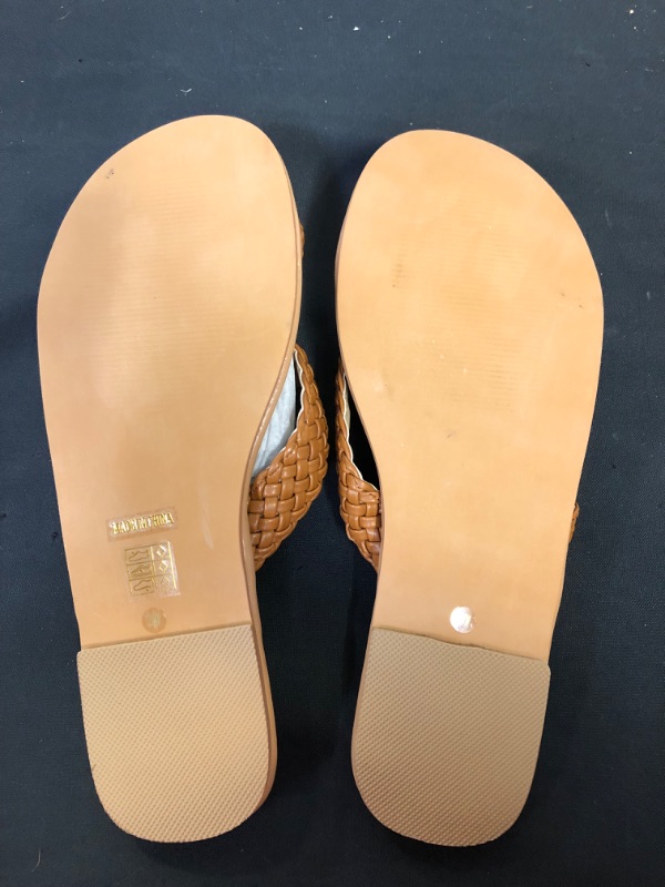 Photo 1 of Luoika Women's Wide Width Flat Slides Sandals, Slip on Slide Sandal Casual Comfortable Summer Beach Shoes for Women.
SIZE 12WW