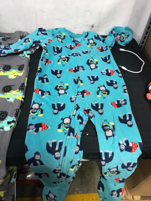 Photo 4 of BAG LOT OF KIDS ITEMS- 3 PIECE ONESIES SIZE 3T, TODDLER BOOSTER SEAT DINING (HAS STAINS), TWO ELECTRIC SOFT FISH 
--- SOLD AS IS ----