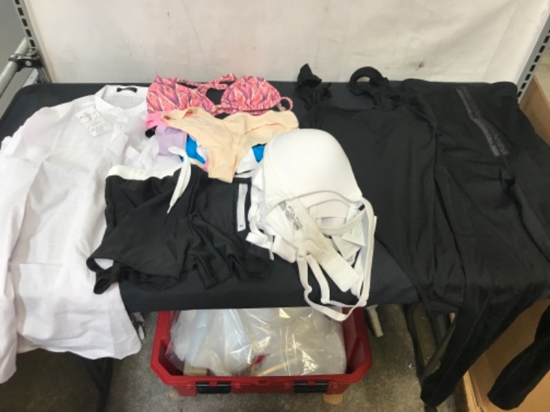 Photo 1 of BAG LOT OF WOMENS CLOTHING- MISCELLANEOUS, SIZE M --- SOLD AS IS ---
