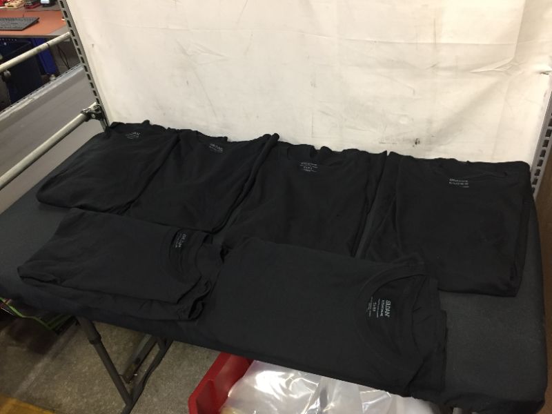 Photo 1 of mens all black t shirts size XL pack of 6 