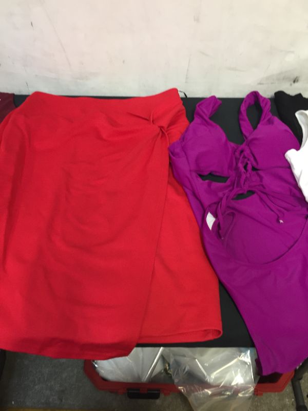 Photo 1 of BAG LOT OF WOMENS CLOTHING - SIZE M --- SOLD AS IS ---