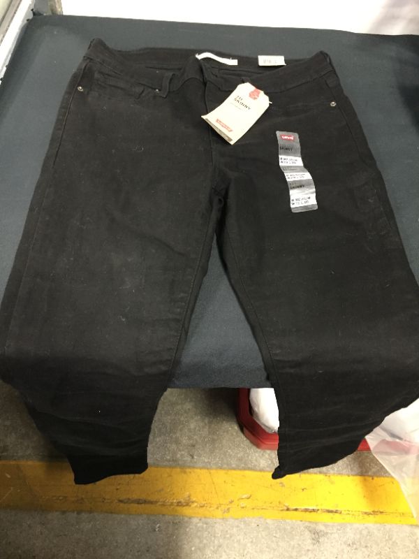 Photo 2 of Levi's Women's 711 Skinny Jeans SIZE 29
