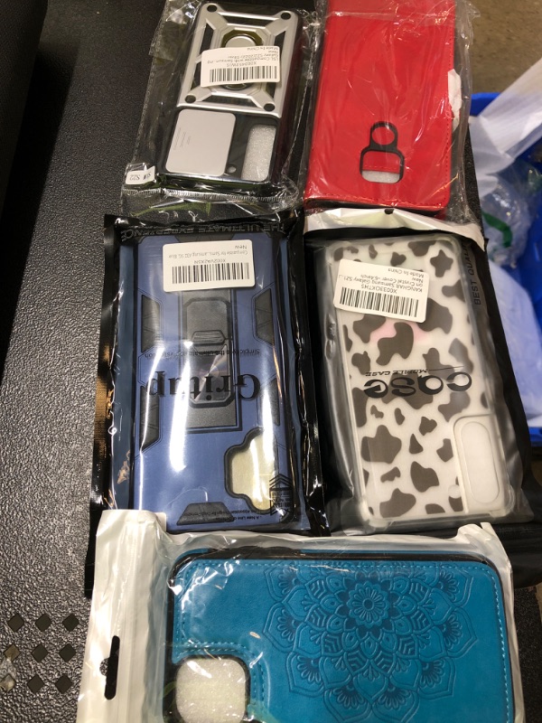 Photo 1 of Miscellaneous variety of phone cases pack of 5