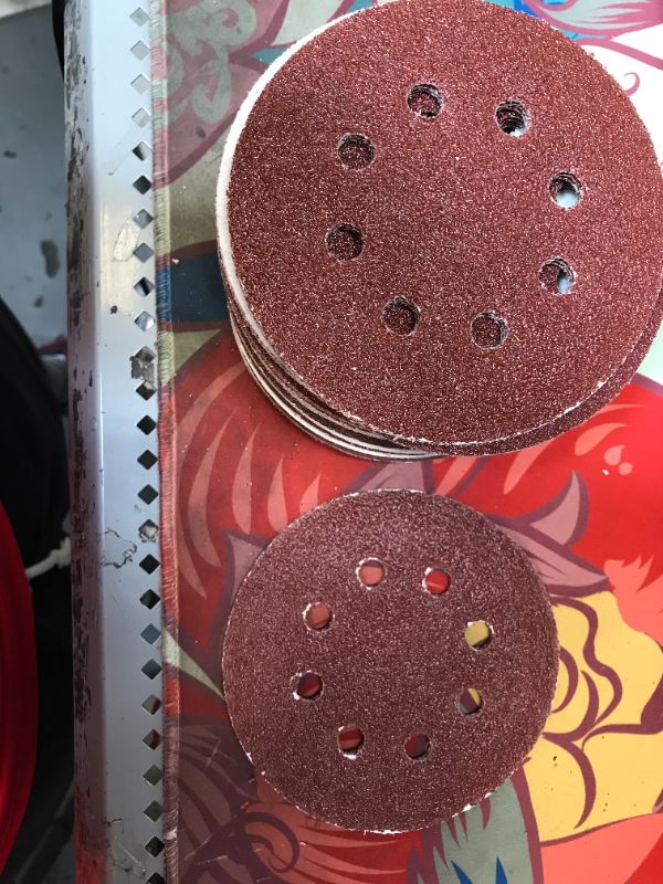 Photo 2 of  Hook and Loop Sanding Discs 8 Hole 5 Inch Sandpaper round shape?A pack of 65)(60 Grit)
