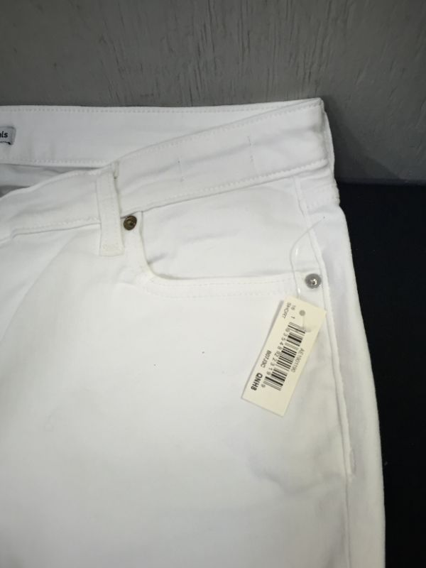 Photo 2 of Amazon Essentials Women's Mid-Rise Skinny Jean, White, 
size 16 Short

