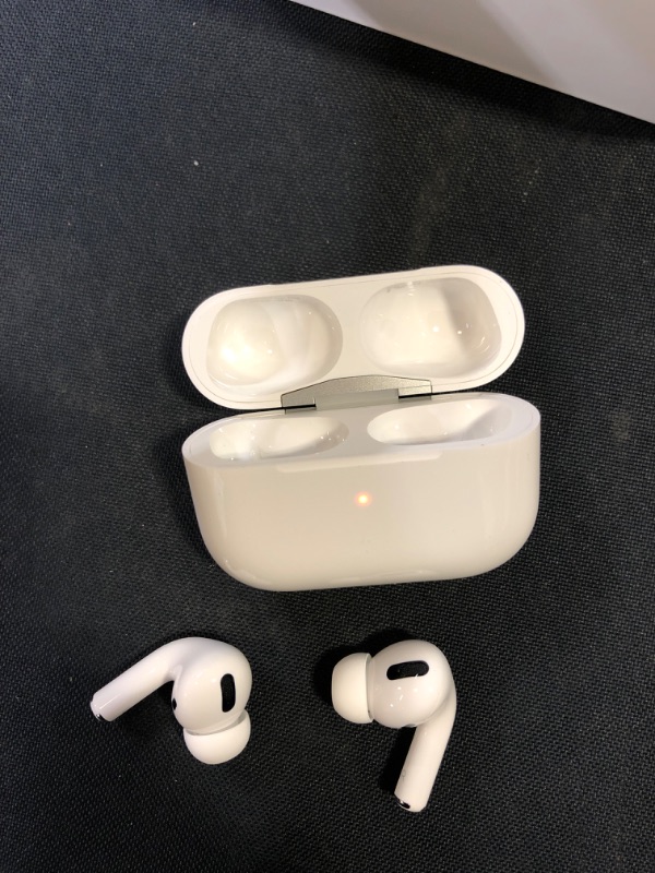 Photo 4 of Apple AirPods Pro in-Ear Headphones with MagSafe Wireless Charging Case - White MLWK3AM/a
(missing charger)