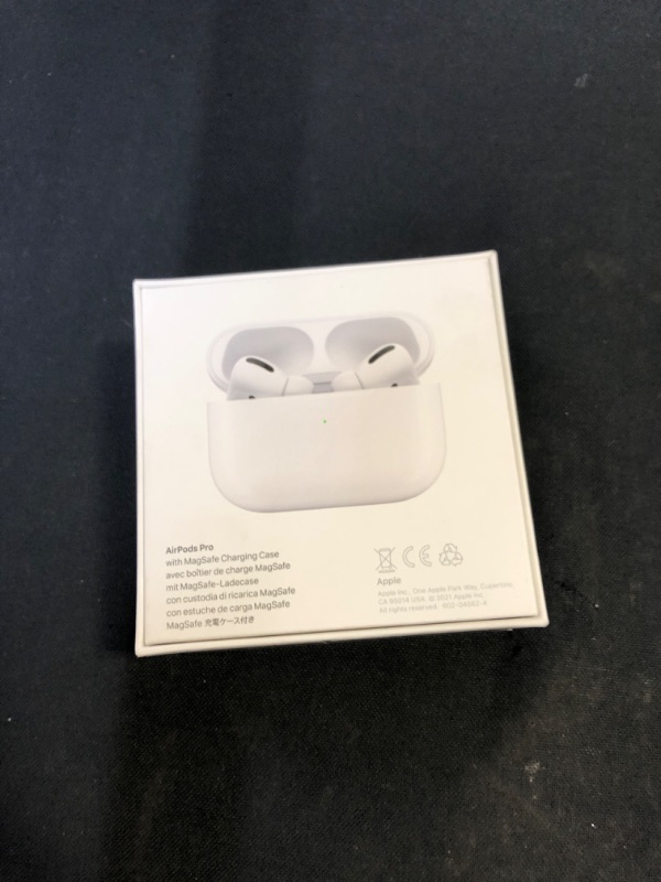 Photo 9 of Apple AirPods Pro in-Ear Headphones with MagSafe Wireless Charging Case - White MLWK3AM/a
(missing charger)