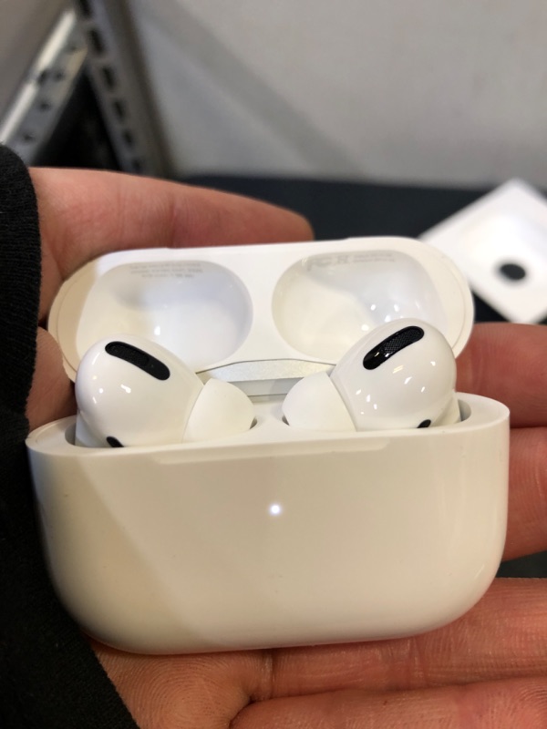 Photo 2 of Apple AirPods Pro in-Ear Headphones with MagSafe Wireless Charging Case - White MLWK3AM/a
(missing charger)