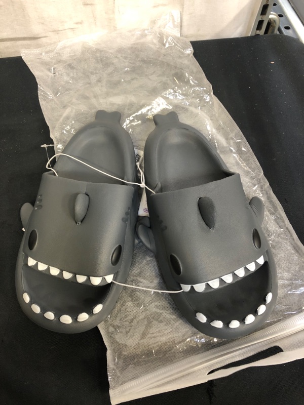 Photo 2 of Avilego Unisex Shark Slides Non-Slip Novelty Open Toe Sandals Fashionable Cute Beach Slippers Indoor & Outdoor
, SIZE 5.5/6 KIDS 