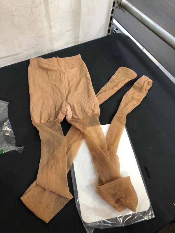 Photo 1 of 6PK SILKY SHEER PANTY HOSE, TAN, SIZE UNKNOWN, (LOOKS LIKE A SIZE SMALL )