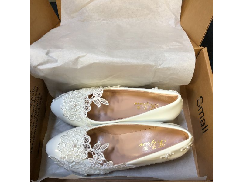 Photo 1 of feifan lace heels white size W8