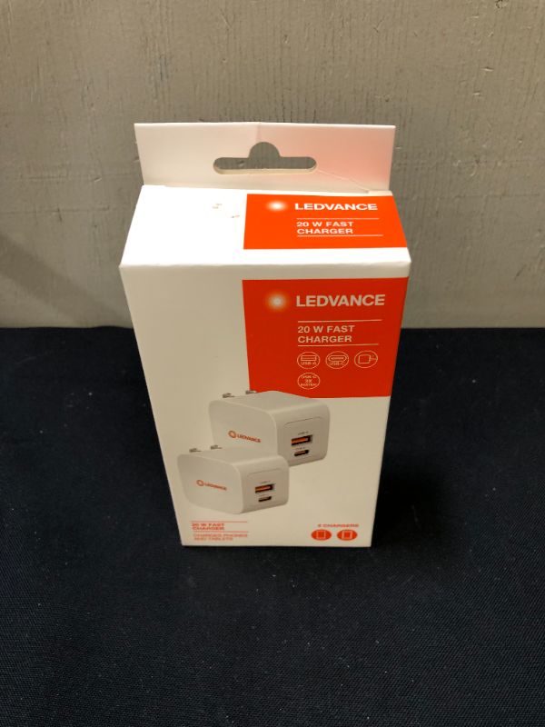 Photo 2 of LEDVANCE 20W Smart Fast Charger with USB A / USB C Port, 2 Device Compact Charger, Apple / Samsung / Huawei Phone Compatible, White - 2 Pack (62371)
