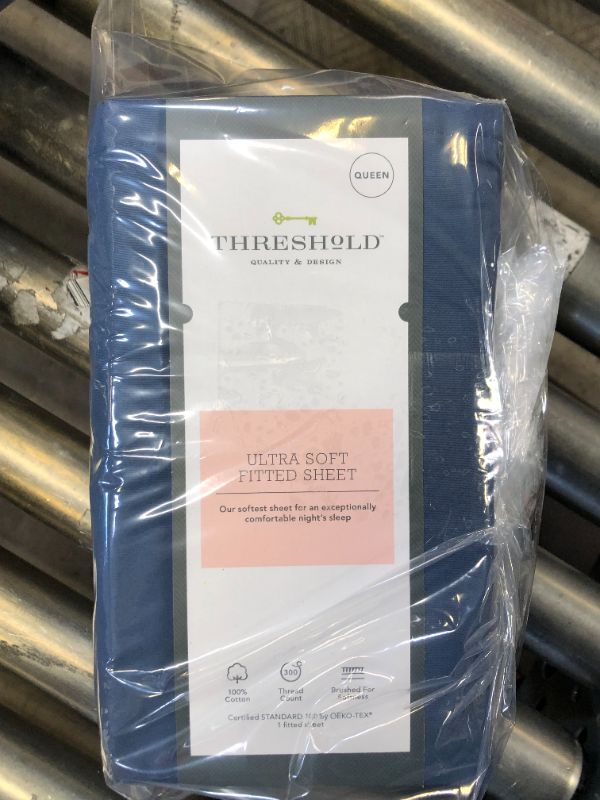 Photo 2 of 300 Thread Count Ultra Soft Fitted Sheet ONLY- QUEEN, DARK BLUE 

