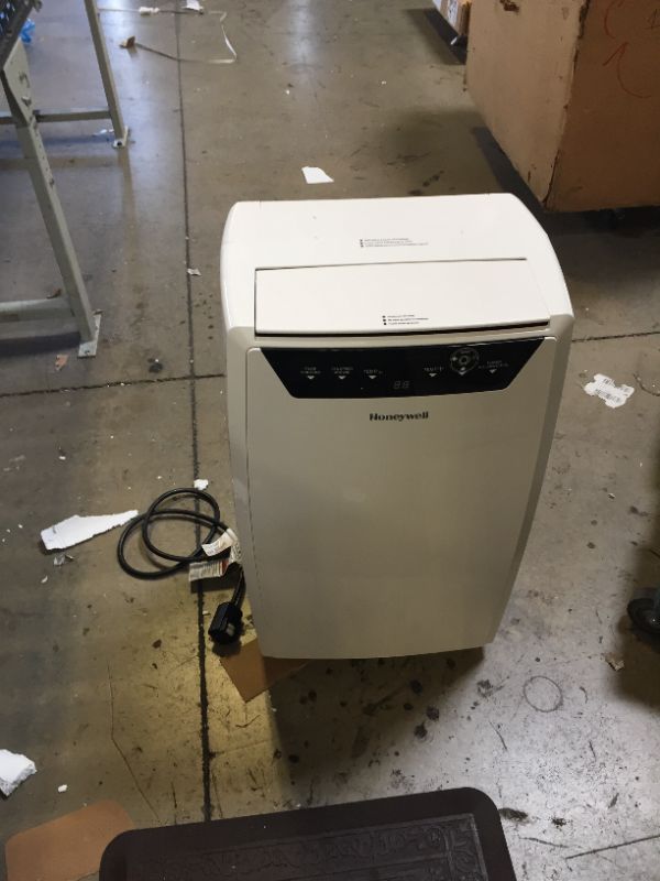 Photo 2 of Honeywell Classic Portable Air Conditioner with Dehumidifier & Fan, Cools Rooms Up to 700 Sq. Ft. with Drain Pan & Insulation Tape, MN4CFSWW9 (White), 29.400
