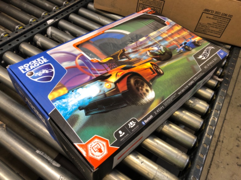 Photo 2 of Hot Wheels Rocket League Rivals RC Set
