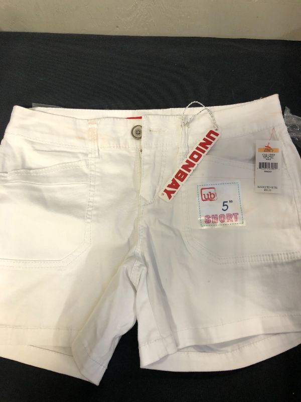 Photo 2 of UNIONBAY Women's Darcy Stretch 5" Inseam Short (HAS DIRT ON ITEM)
SIZE 7