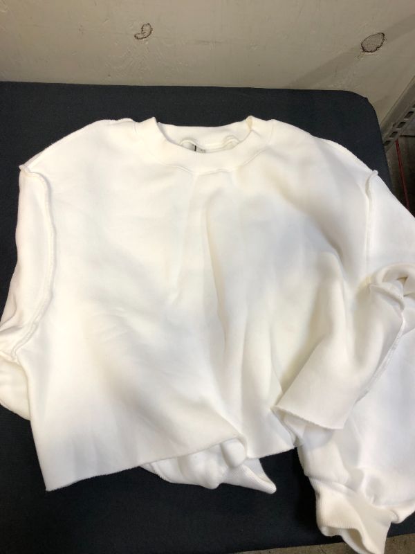 Photo 2 of AMAZHIYN WHITE SWEATSHIRT CROP SIZE S