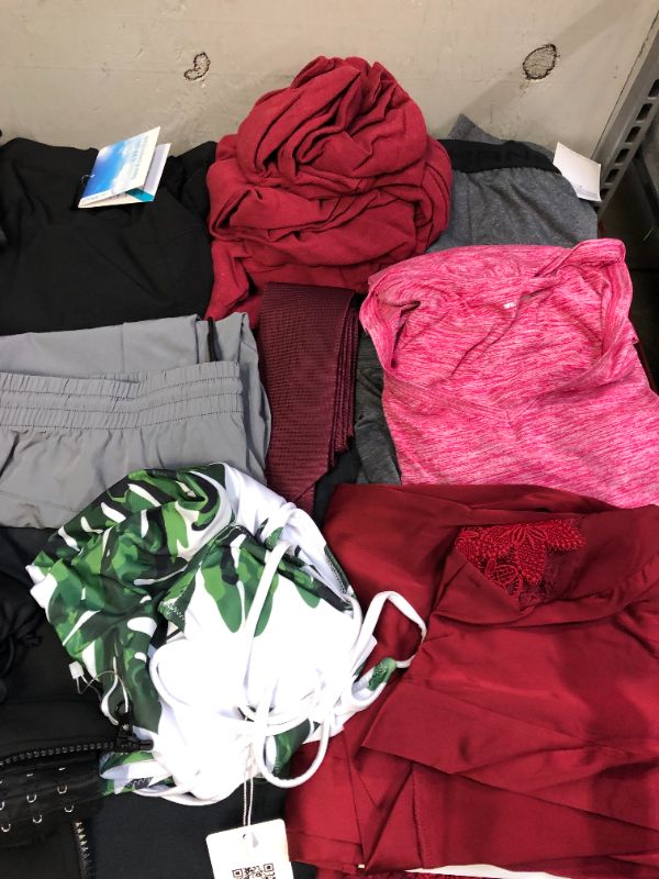 Photo 2 of FINAL SALE ----- MISCELLANEOUS CLOTHING ITEMS (VARIOUS DIFFERENT STYLES AND SIZES AND DIFFERENT CLOTHING PIECES)