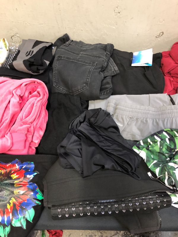 Photo 3 of FINAL SALE ----- MISCELLANEOUS CLOTHING ITEMS (VARIOUS DIFFERENT STYLES AND SIZES AND DIFFERENT CLOTHING PIECES)