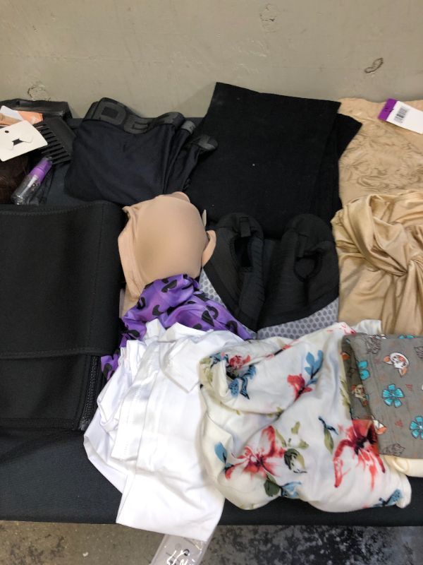 Photo 3 of FINAL SALE--- MISCELLANEOUS CLOTHING ITEMS (VARIOUS SIZES, STYLES AND DIFFERENT ITEMS, SOME ITEMS LOOK USED)