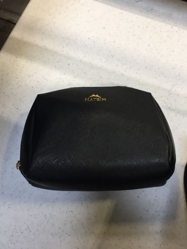 Photo 2 of Matein large handbag and makeup bag 
