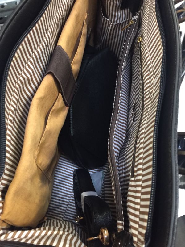 Photo 1 of Matein large handbag and makeup bag 