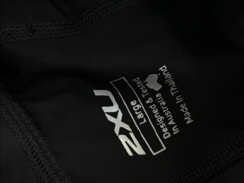 Photo 1 of 2XU Men's Perform 9" Tri Short large 
