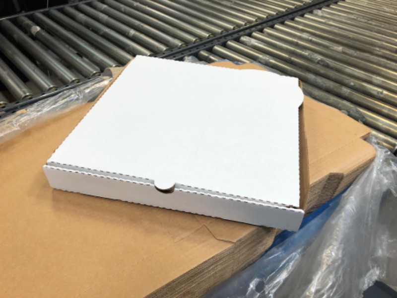 Photo 1 of 14" x 14" x 2" White Corrugated Plain Pizza Box - 100/Bundle