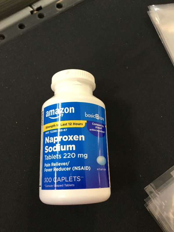 Photo 2 of Amazon Basic Care Naproxen Sodium Tablets, 300 Count (B074F2FSX4)

