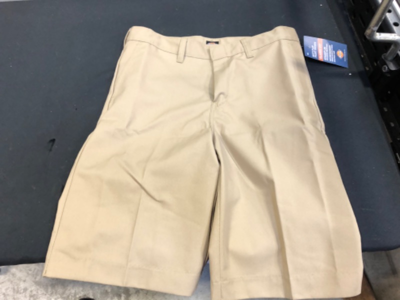 Photo 2 of Dickies Boys' Flexwaist Flat Front Short size 16
