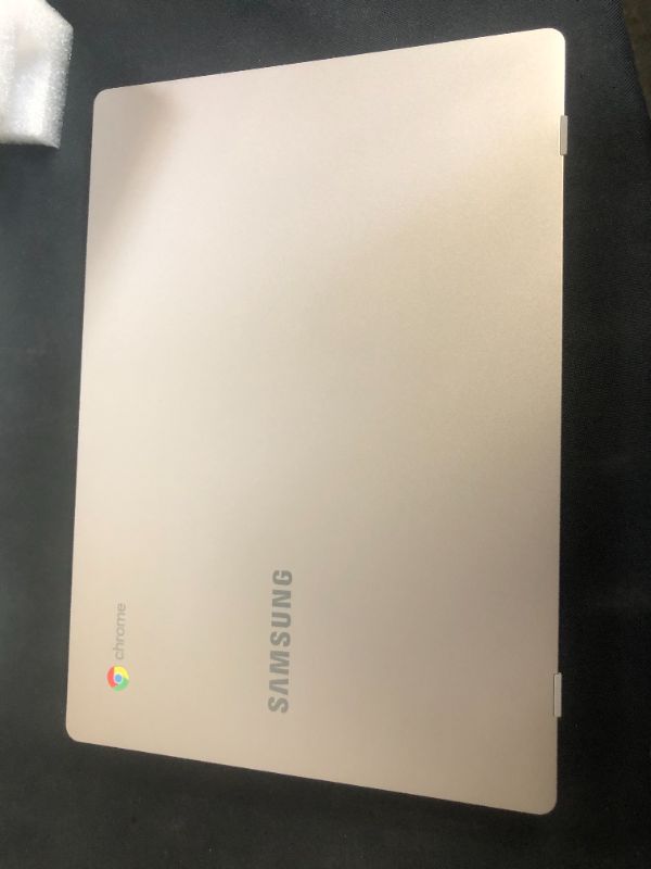 Photo 6 of Samsung Chromebook 4 Chrome OS 11.6" HD Intel Celeron Processor N4000 4GB RAM 32GB eMMC Gigabit Wi-Fi - XE310XBA-K01US
--- open/ damaged box but new ----