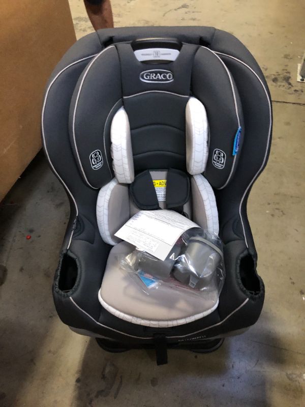 Photo 3 of  Graco Extend2Fit Convertible Car Seat | Ride Rear Facing Longer with Extend2Fit, Redmond.  Box Packaging Damaged, Minor Use. 
