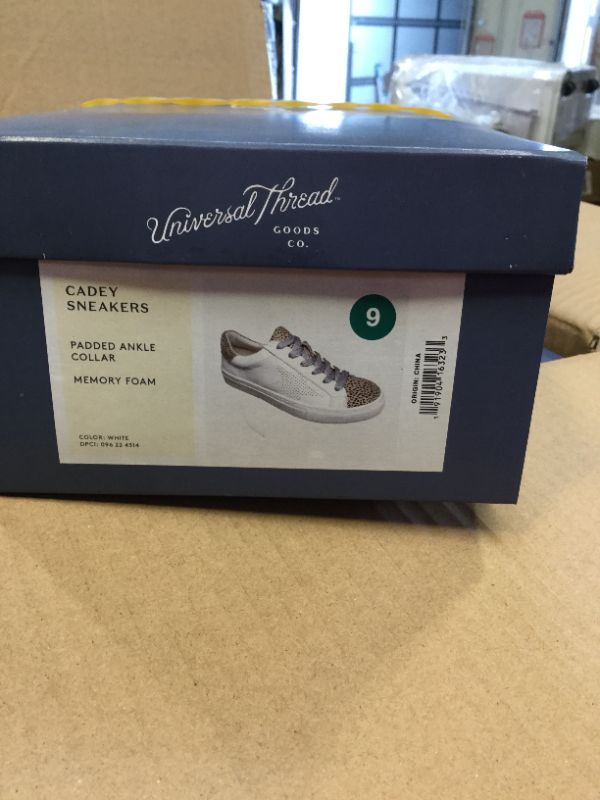 Photo 4 of Women's Cadey Lace-Up Sneakers - Universal Thread Size 9