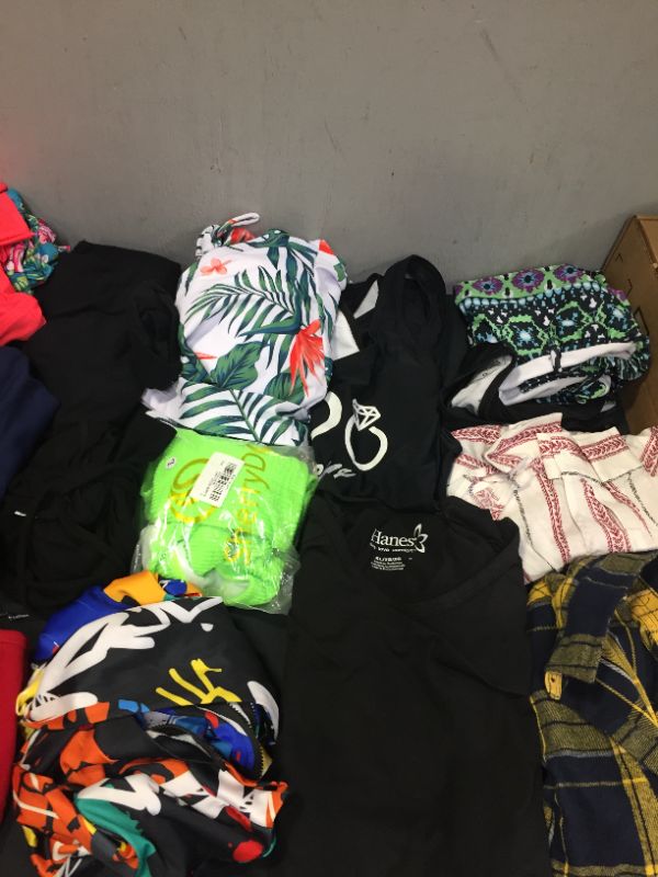 Photo 4 of FINAL SALE--- MISCELLANEOUS CLOTHES SOLD AS IS (VARIOUS DIFFERENT SIZES, STYLES AND MEN/ WOMEN ITEMS)